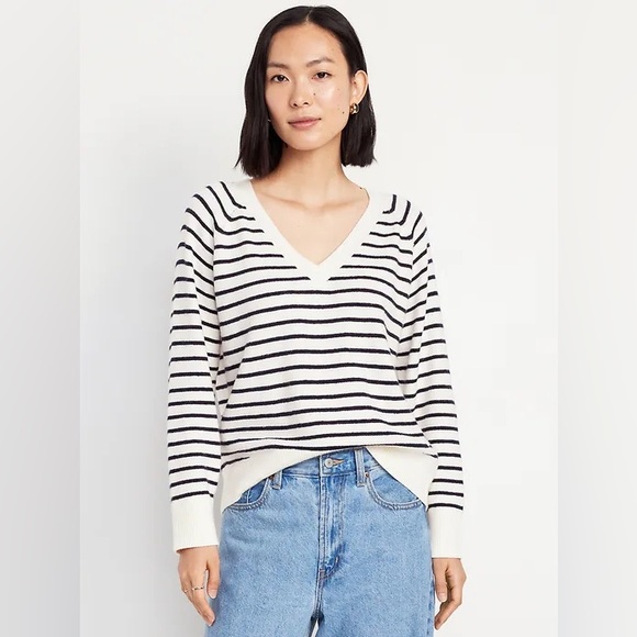 Old Navy Sweaters - Old Navy SoSoft V-Neck Loose Fit Sweater NWT Medium Tall